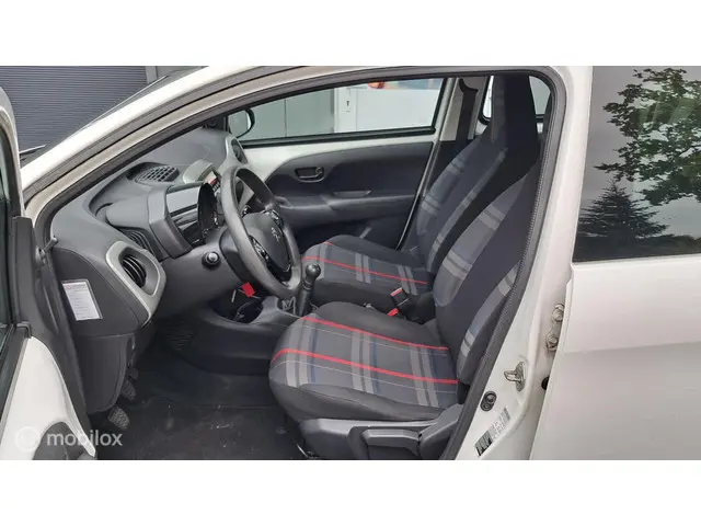 Peugeot 108 1.0 e-VTi Active 2015 Benzine 10