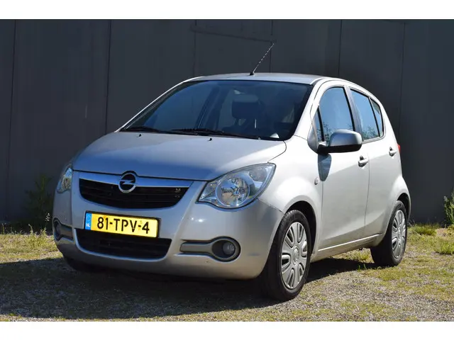 Opel Agila 1.2 Edition 2012 Benzine 12