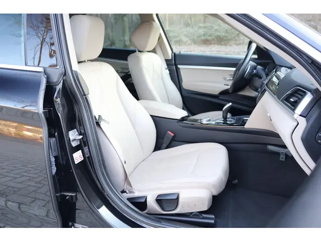 BMW 3 Serie GT 320i High Executive 2020 Benzine 16