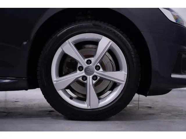 Audi A4 Avant 35 TFSI Business Edition 2021 Benzine 18