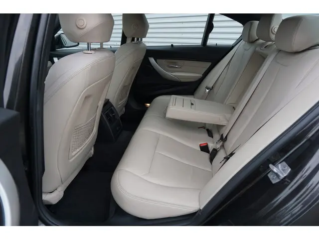 BMW 3 Serie 330e High Executive 2016 Hybride Benzine 10