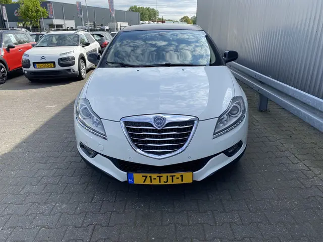 Lancia Delta 1.4 M.air Silver 2012 Benzine 7