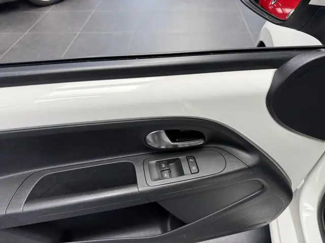 Volkswagen up! 1.0 move up! BlueMotion 2015 Benzine 9