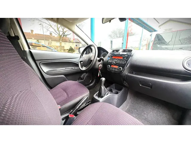 Mitsubishi Space Star 3