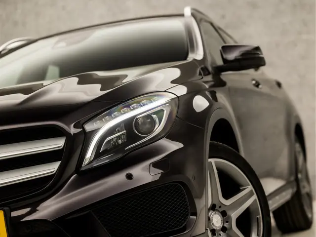 Mercedes-Benz GLA 200 AMG Sport 2015 Benzine 14