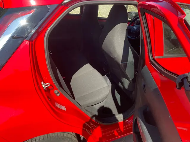 Toyota Aygo 1.0 VVT-i x-now 2015 Benzine 12