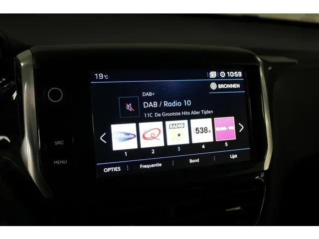 Peugeot 2008 1.2 PureTech Allure 110 PK. 2018 Benzine 21