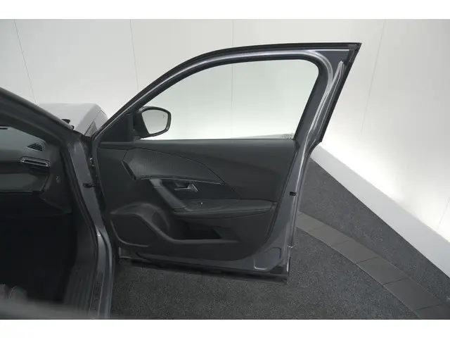 Peugeot 2008 Hybrid 136 e-DSC6 GT 2024 Hybride Benzine 74