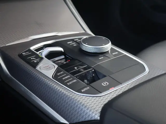 BMW 3 Serie Touring 330e 2025 Hybride Benzine 21