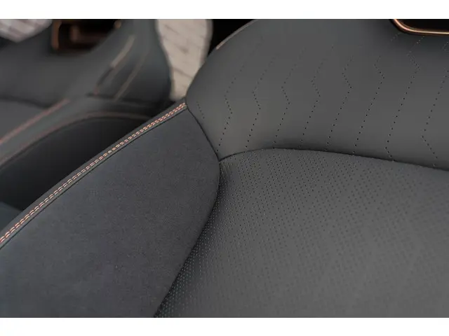 Lynk & Co 08 1.5 More 2025 Hybride Benzine 40