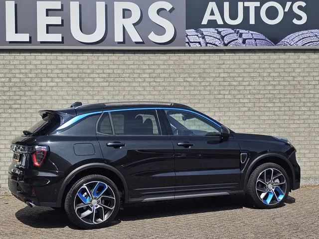Lynk & Co 01 1.5 PanodaK/Zwarte hemel 2023 Hybride Benzine 4