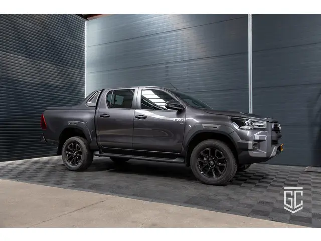 Toyota Hilux 2