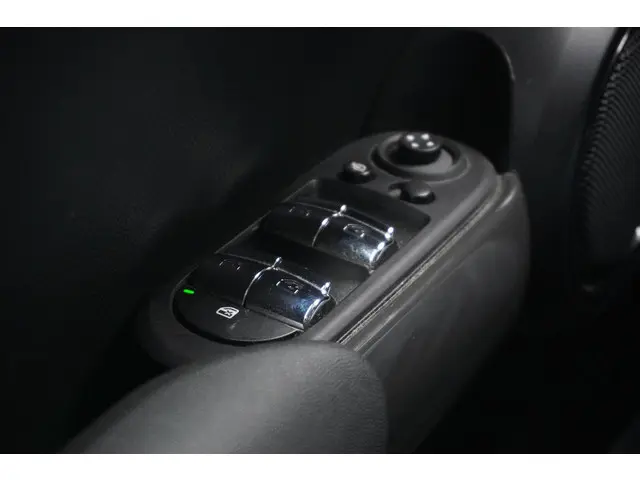 MINI 5-Deurs Cooper C 2020 Benzine 29