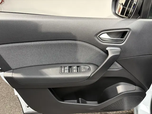 Renault Captur 1.3 mild hybrid 160 techno 2025 Benzine 8