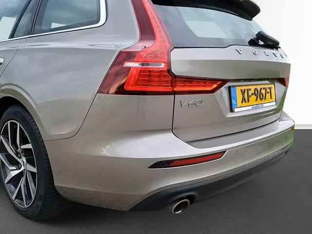 Volvo V60 2.0 T5 Momentum 2018 Benzine 13
