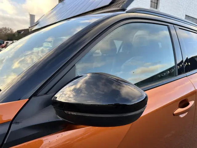 Peugeot 2008 1.2 Turbo 130 PK GT Pack 2021 Benzine 37