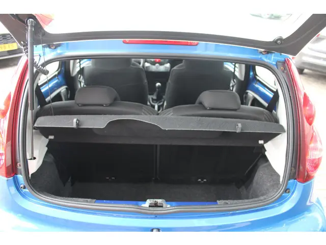 Peugeot 107 1.0 Active 2013 Benzine 16