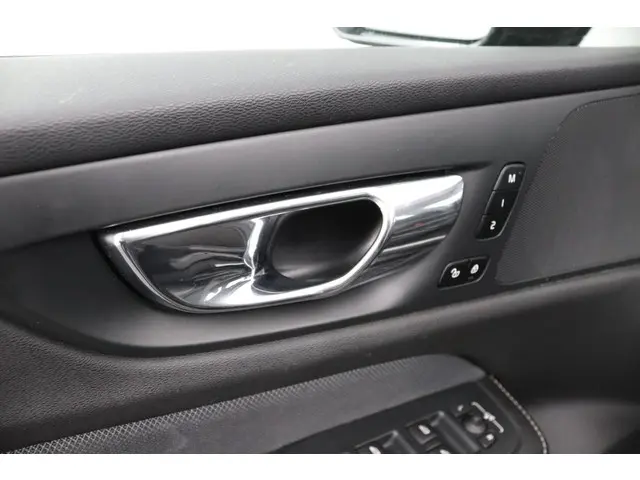 Volvo S60 2.0 T4 R-Design 2020 Benzine 23
