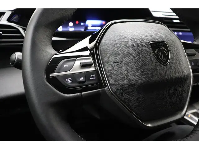 Peugeot 408 1.2 PureTech Allure 130 EAT8 2024 Benzine 24