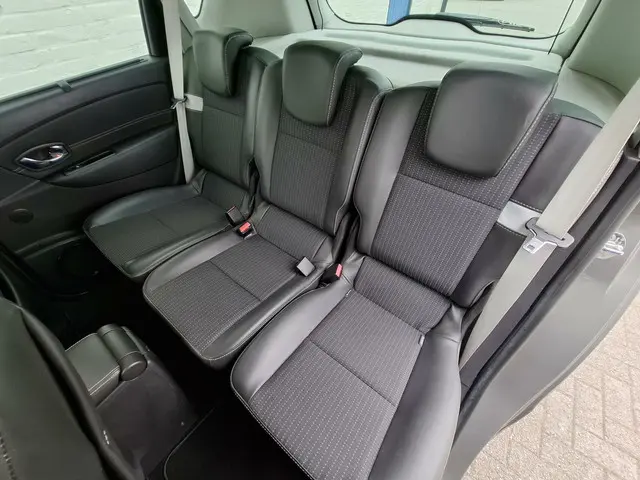 Renault Scénic TCe 115 Bose 2013 Benzine 31