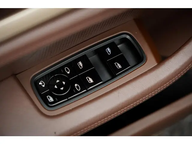 Porsche Taycan 79 kWh 2021 Elektrisch 15