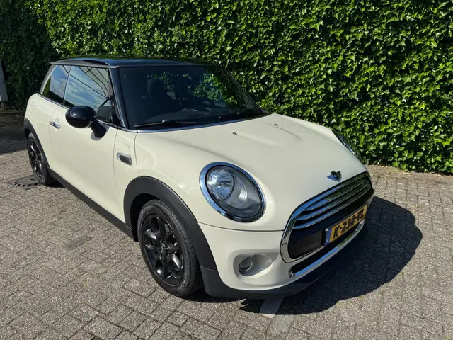 MINI Cooper 1.5 Chili Serious Business 2014 Benzine 4