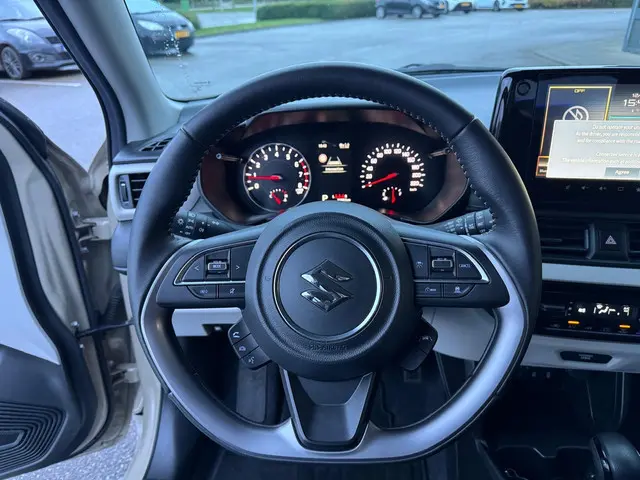 Suzuki Swift 1.2 Select Smart Hybrid 2024 Benzine 14