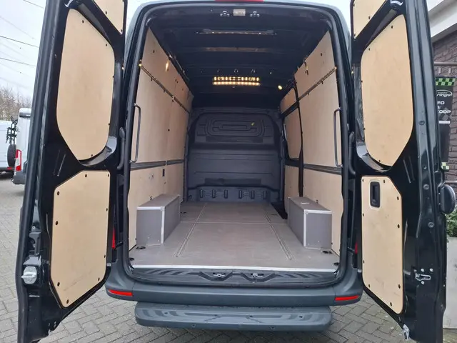 Mercedes-Benz Sprinter 317 1.9 CDI L2H2 RWD 2022 Diesel 4