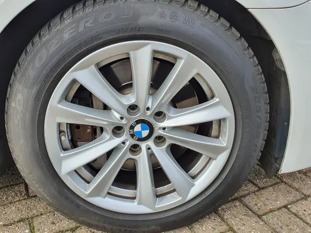 BMW 5 Serie Touring 528xi High Executive 2014 Benzine 37