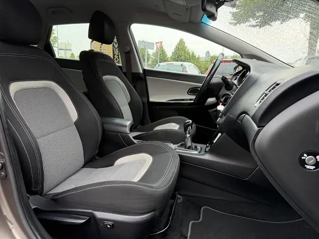 Kia cee'd Sportswagon 1.6 GDI BusinessLine 2015 Benzine 11