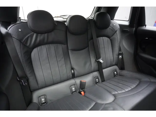 MINI 5-Deurs Cooper C 2019 Benzine 10