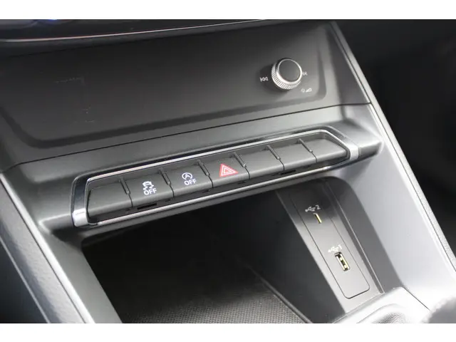 Audi Q3 35 TFSI S edition 2021 Benzine 37