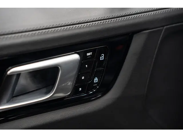 Porsche Cayenne 3.0 E-Hybrid 2021 Hybride Benzine 4