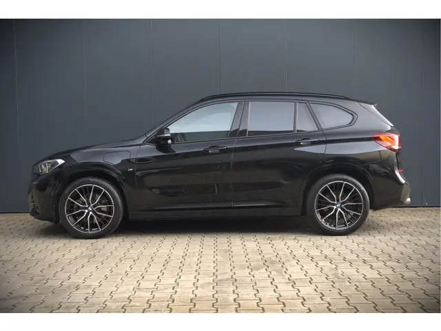 BMW X1 xDrive25e Executive M Sport 2020 Hybride Benzine 8