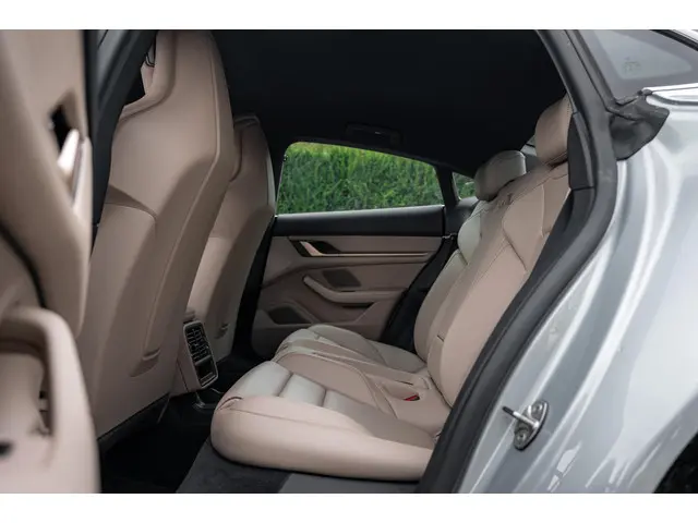 Porsche Taycan Performance 2021 Elektrisch 8