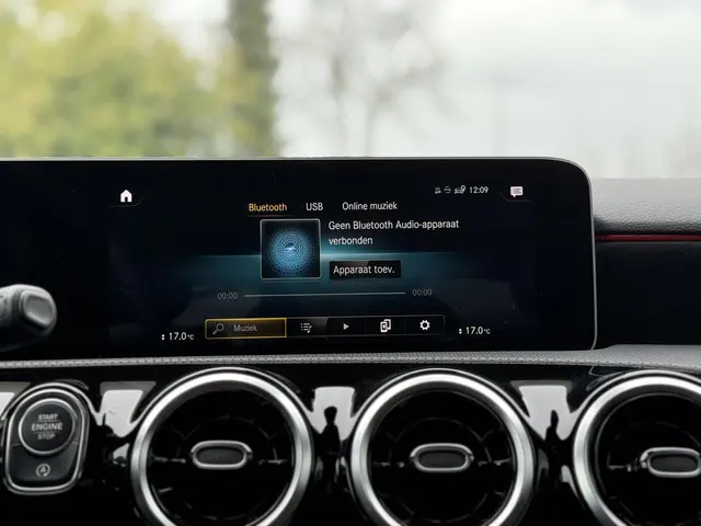 Mercedes-Benz A-Klasse 200 Aut. AMG Sport 2020 Benzine 24