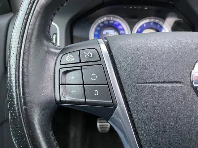 Volvo V60 1.6 T3 R-Design 2013 Benzine 24