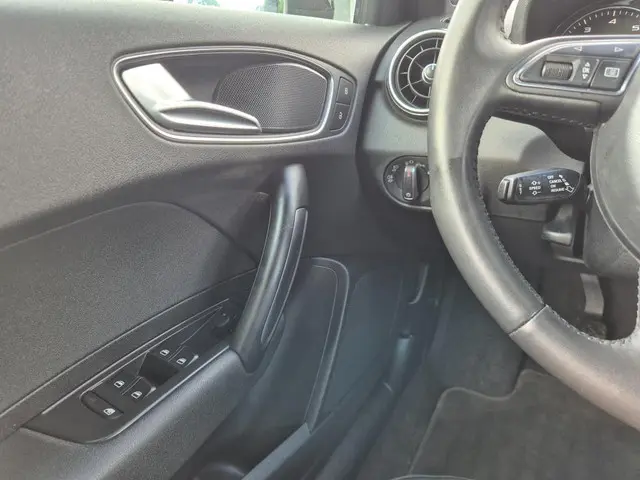 Audi A1 Sportback 1.2 TFSI Admired S-line 2013 Benzine 12