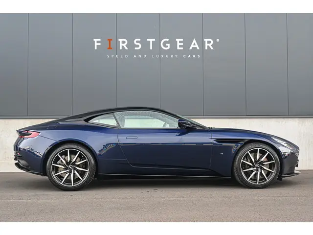 Aston Martin DB11 3