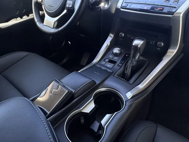 Lexus NX 300h Edition 30 2021 Hybride Benzine 8