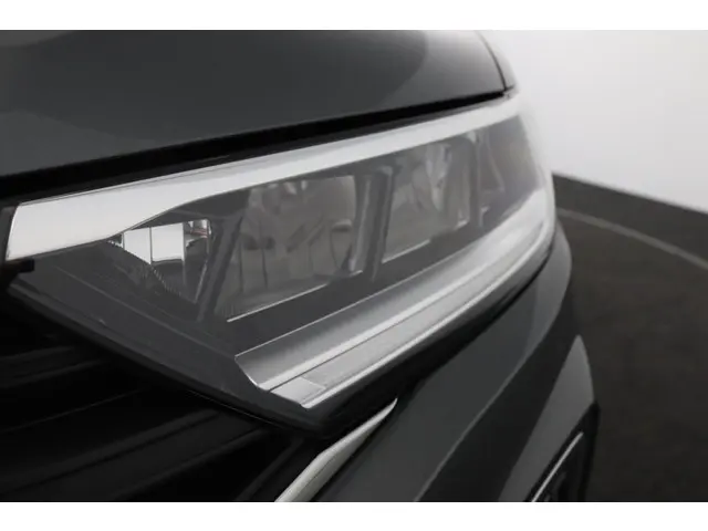 Volkswagen T-Roc 1.0 TSI 110pk Life 2023 Benzine 32