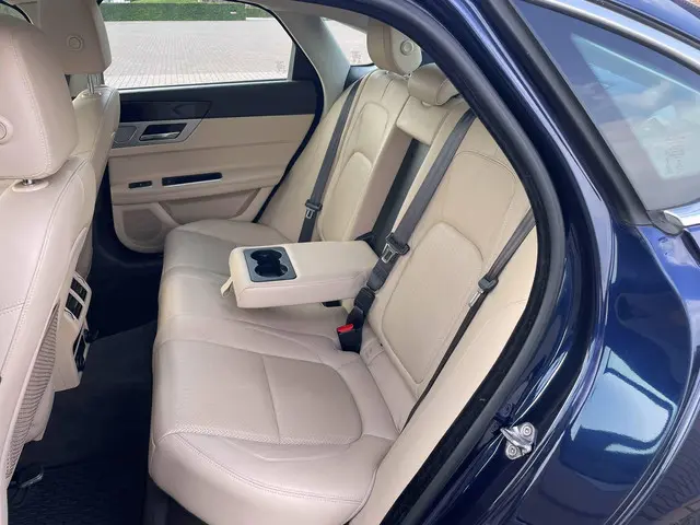 Jaguar XF 3.0 Portfolio AWD 2016 Benzine 8