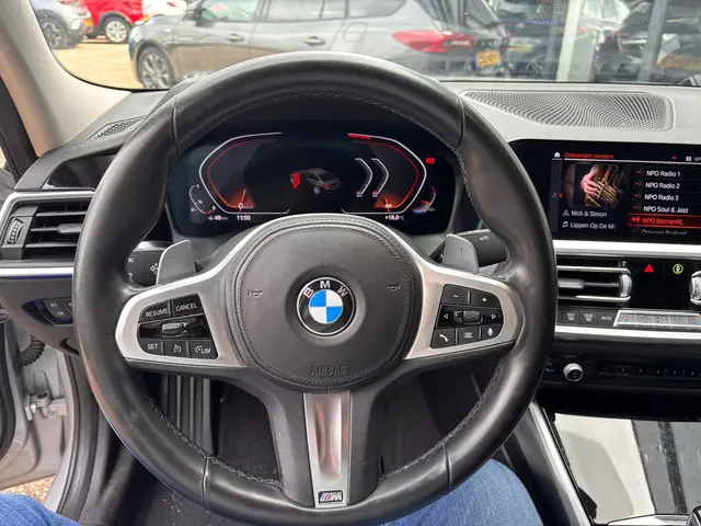 BMW 3 Serie 320i High Executive Edition 2020 Benzine 8