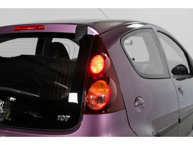 Peugeot 107 1.0 Envy 2013 Benzine 13
