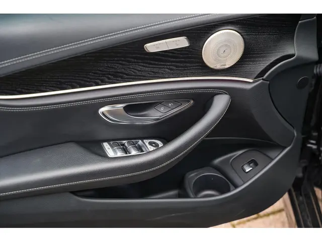 Mercedes-Benz E-Klasse E300 de 2022 Hybride Diesel 14