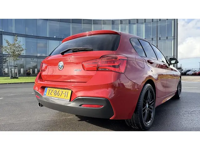BMW 1 Serie 118i Executive 2018 Benzine 4