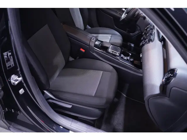 Mercedes-Benz A-Klasse 180d Design 2021 Diesel 29