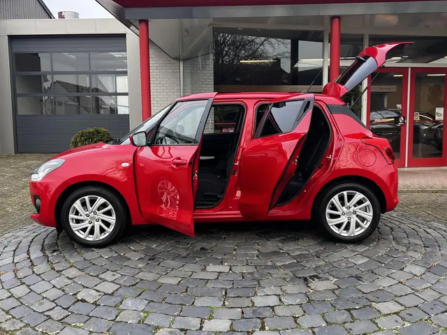 Suzuki Swift 1.2 Select Smart Hybrid 2023 Benzine 26