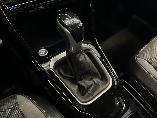 Volkswagen T-Roc 1.5 TSI 150pk DSG R-Line 2024 Benzine 25