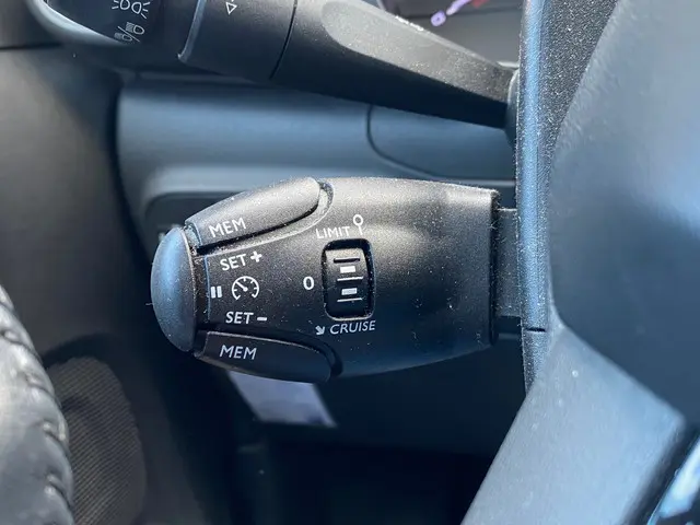 Citroën C3 1.2 PureTech Shine 2017 Benzine 12